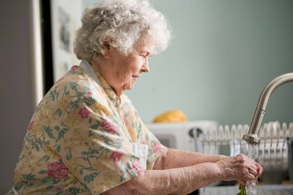 Vivre en résidence senior dans la maison individuelle